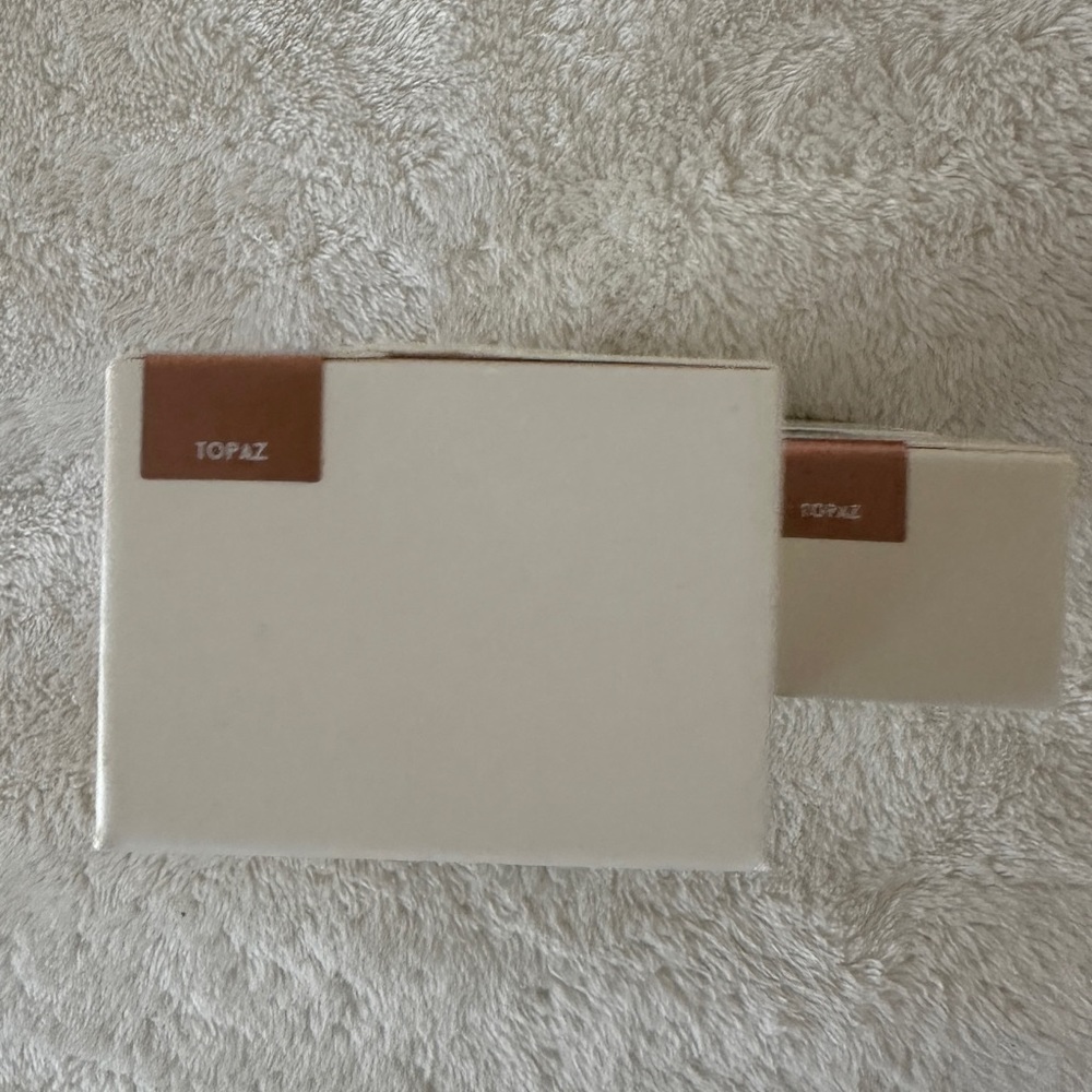 NEW REFY Body Glow & Gloss Highlighter - Topaz - Picture 4 of 10